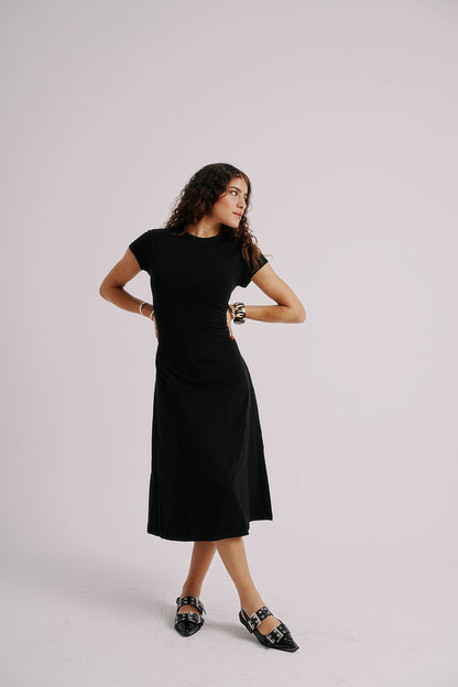 The waist fitted dress