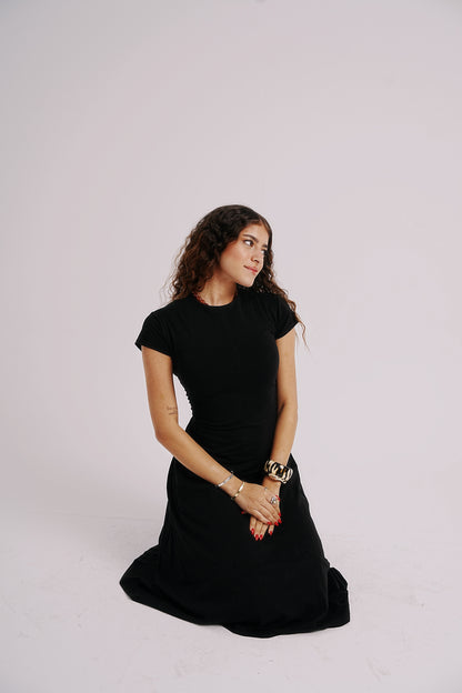 The waist fitted dress