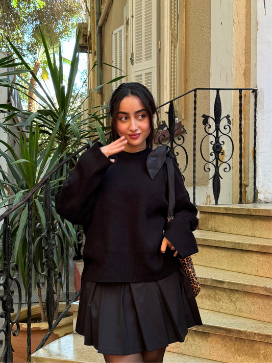 The black pleated skirt